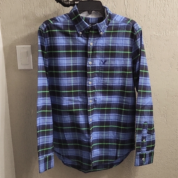 American Eagle Classic Fit Plaid Button Down Shirt - Picture 2 of 8